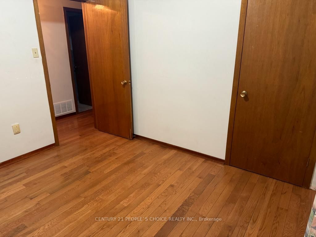 7600 Middleshire Dr Property Photo 18