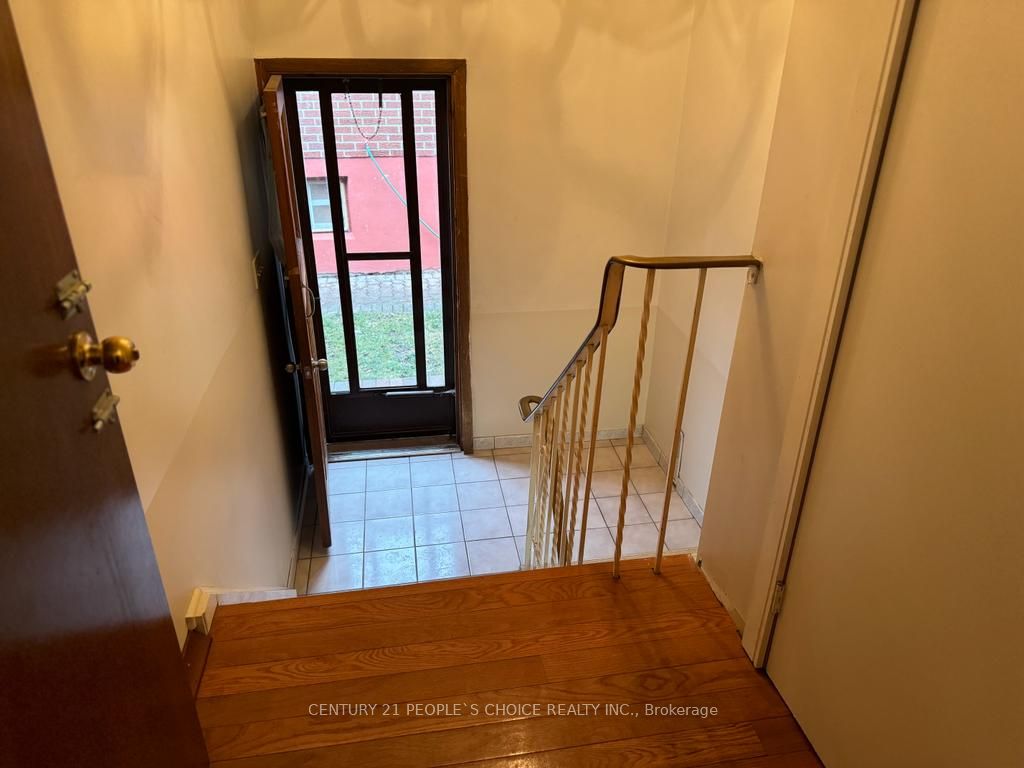 7600 Middleshire Dr Property Photo 23