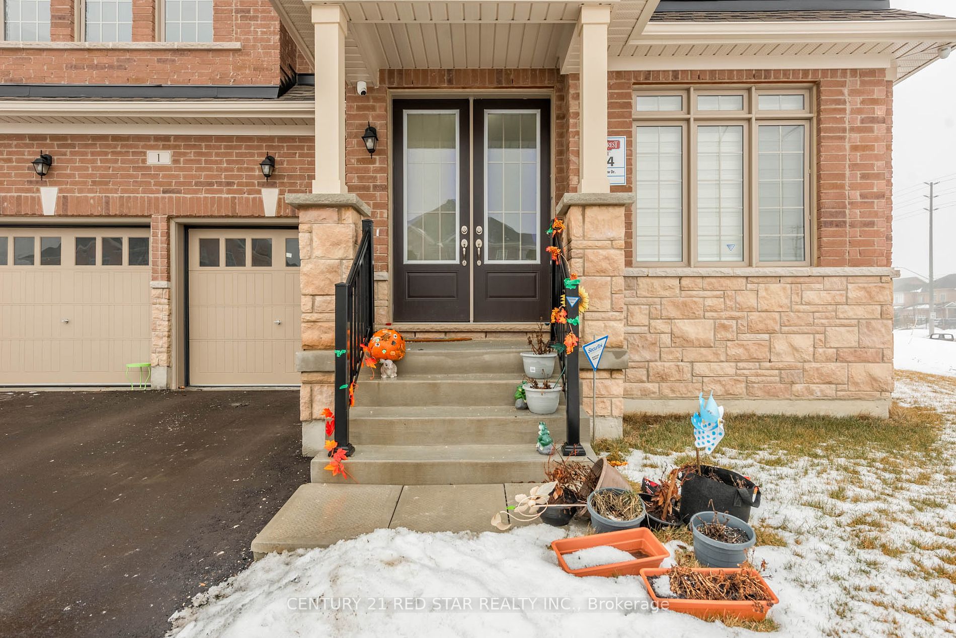 1 Goodview Dr Property Photo 2