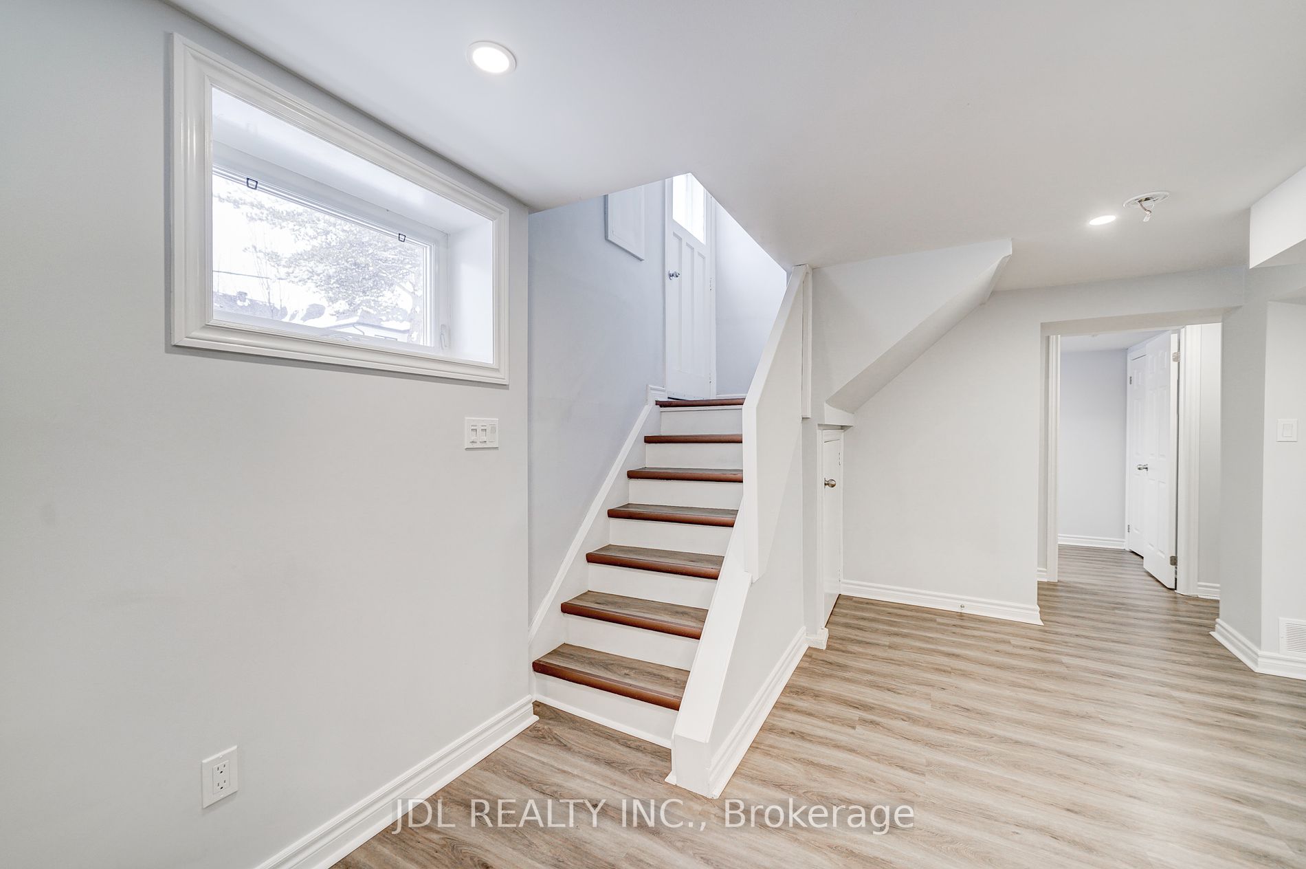 408 Sandmere Pl Property Photo 2