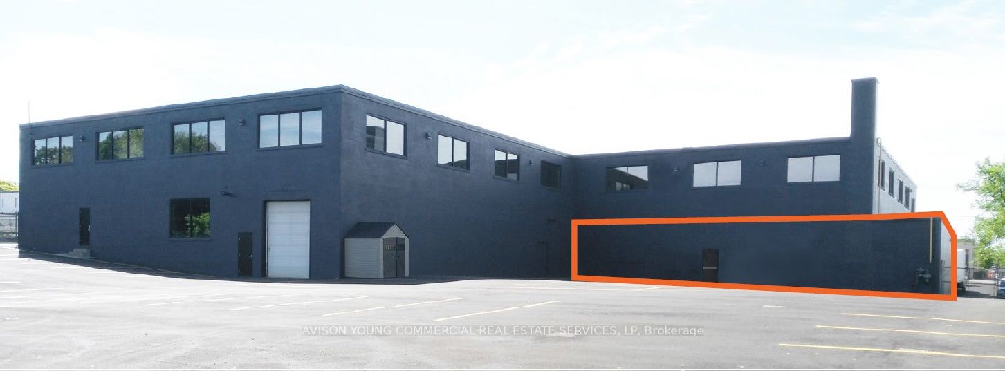 90 Tycos Dr Property Photo 3