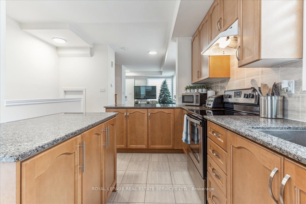 389 The Westway Property Photo 12