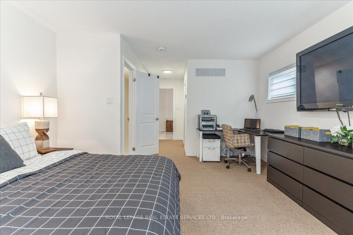 389 The Westway Property Photo 22