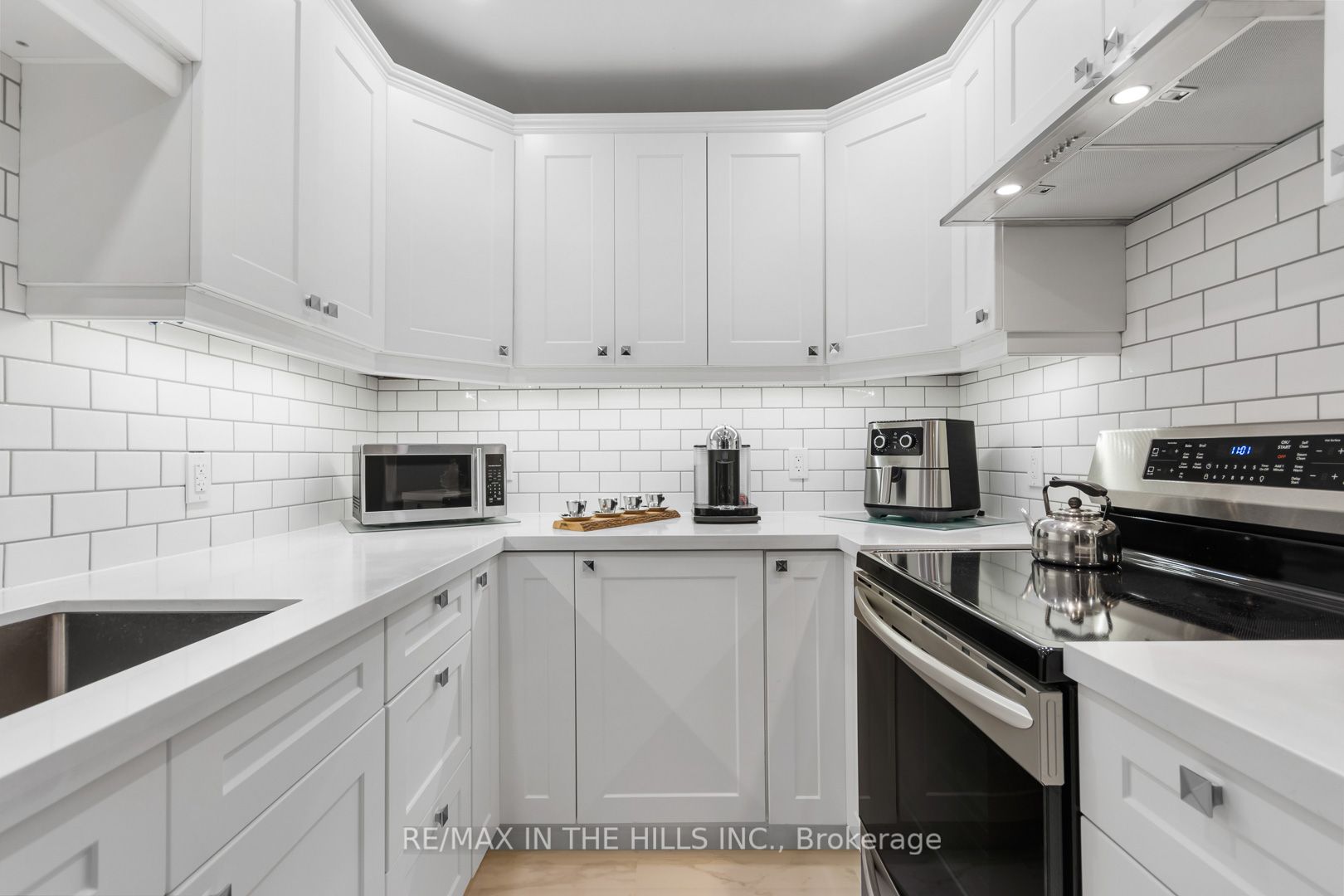 90 Lawrence Ave 19 Property Photo 10