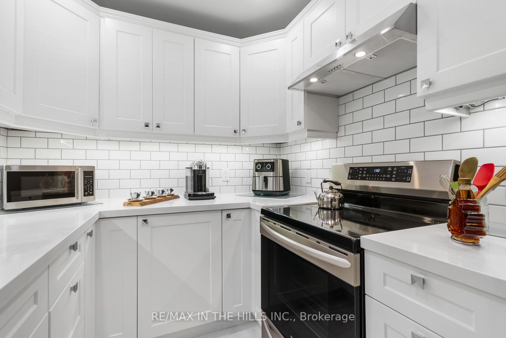 90 Lawrence Ave 19 Property Photo 11