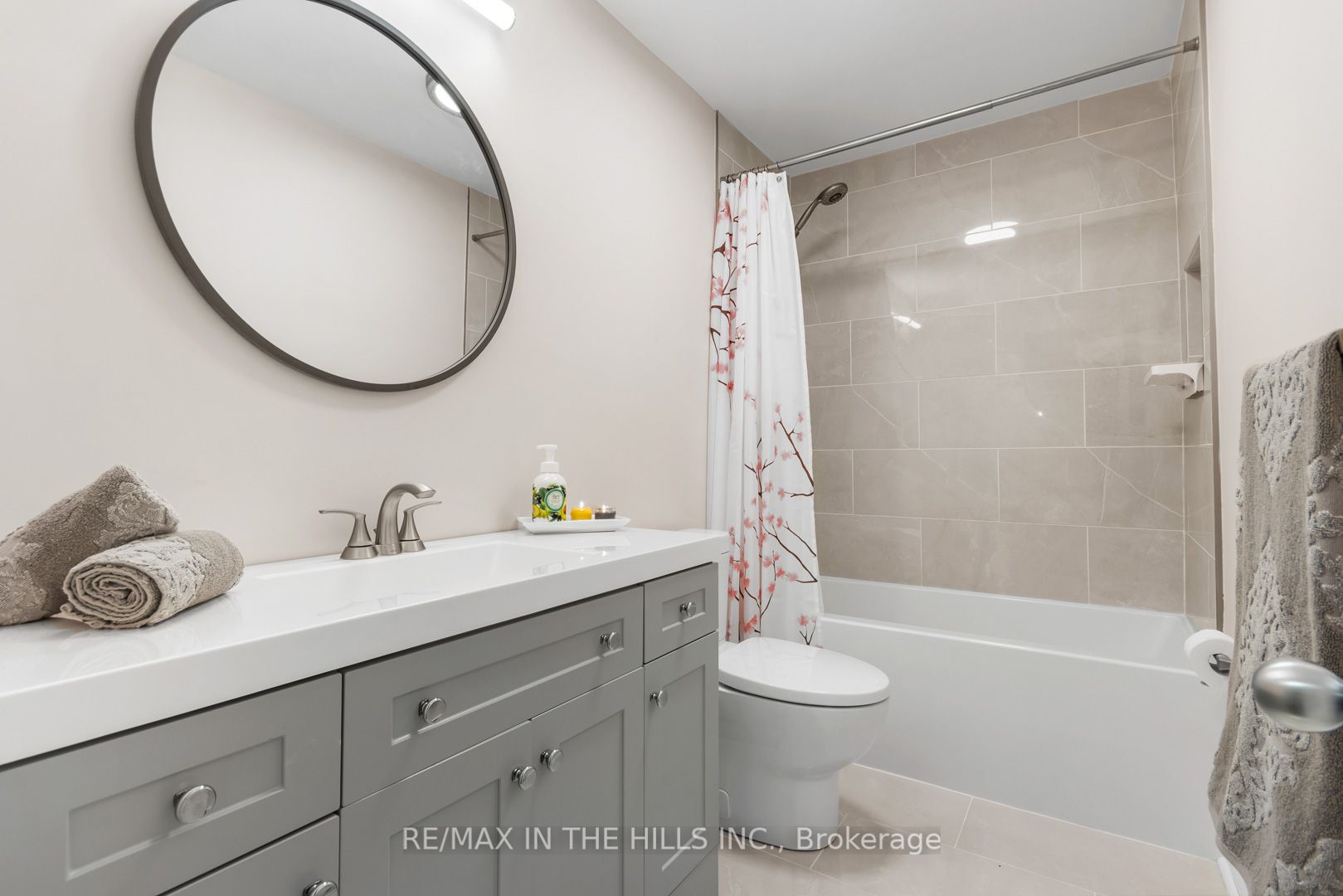 90 Lawrence Ave 19 Property Photo 12