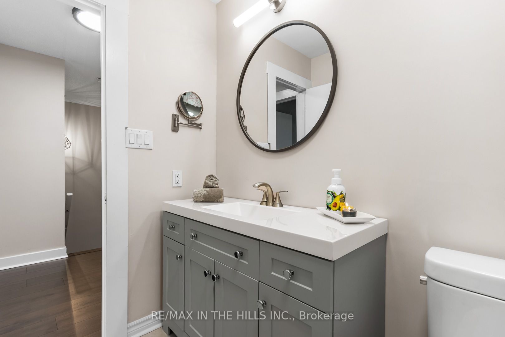 90 Lawrence Ave 19 Property Photo 14