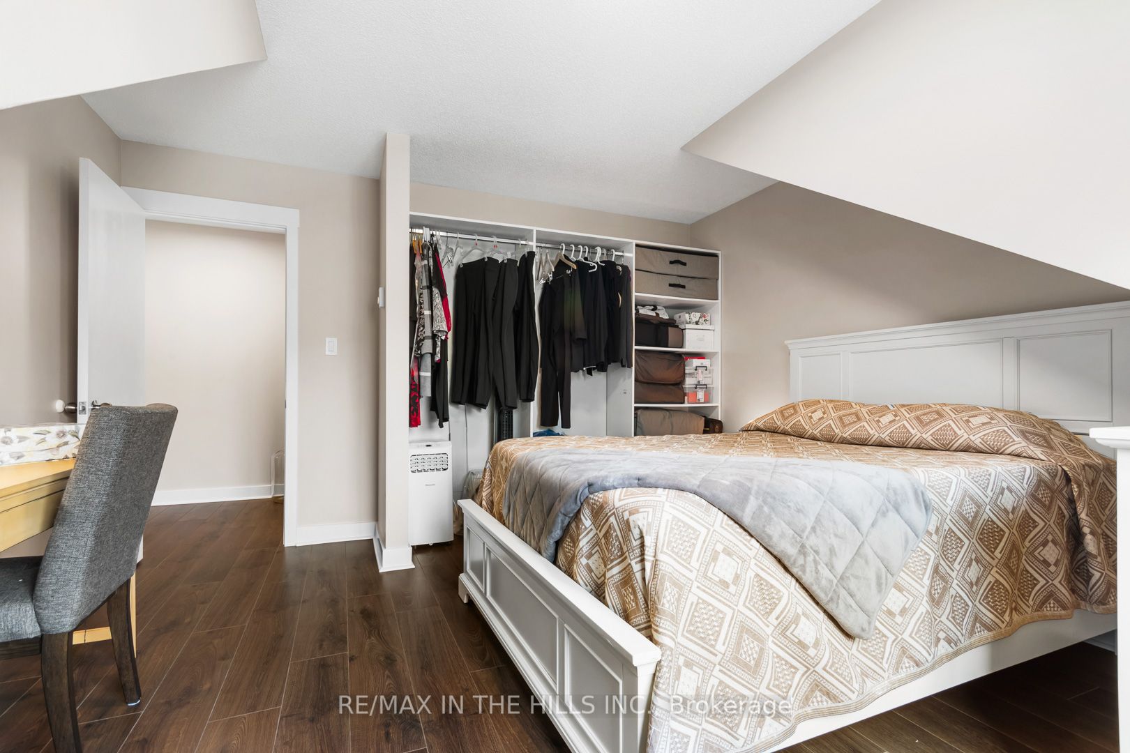 90 Lawrence Ave 19 Property Photo 17