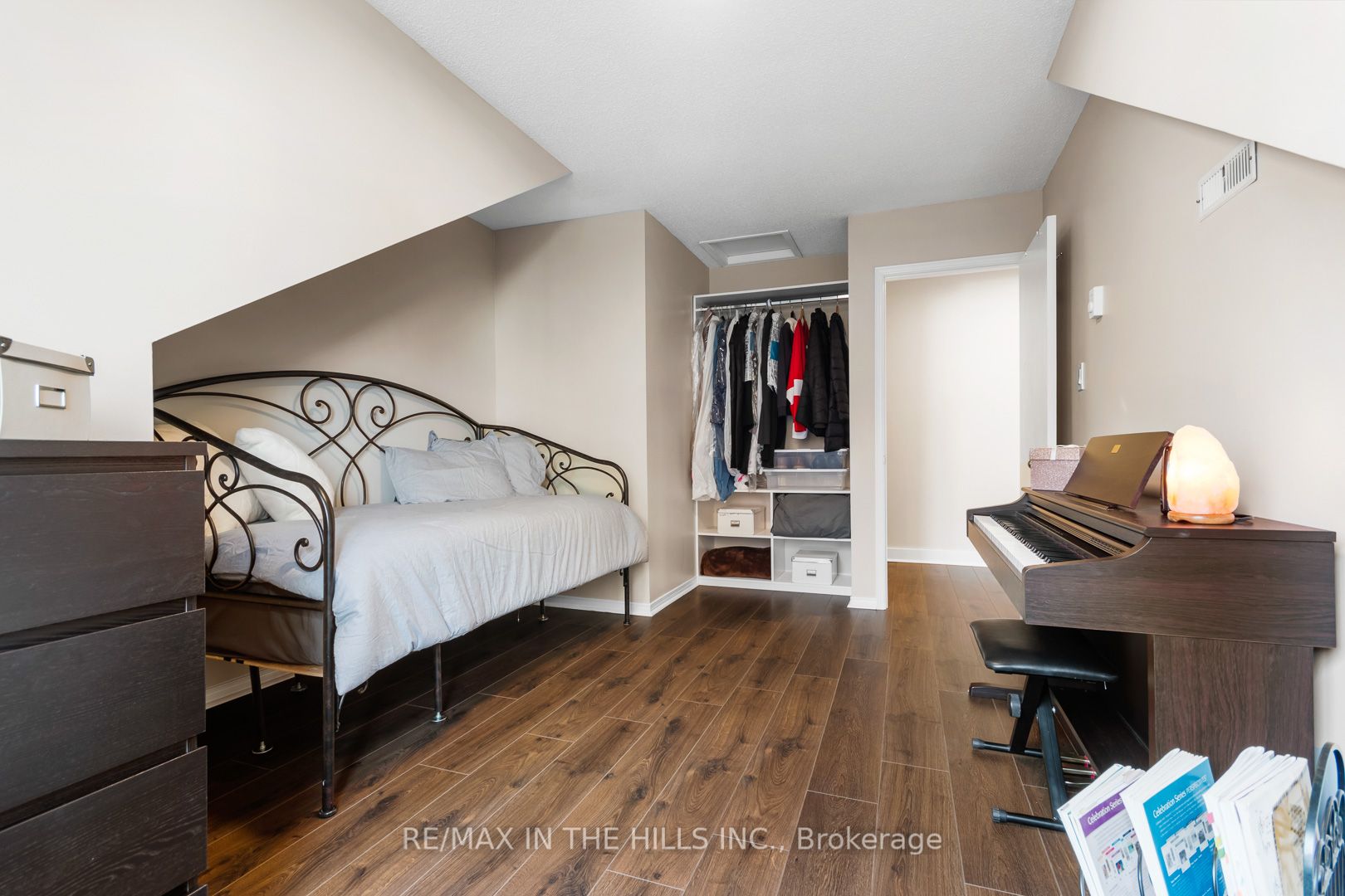 90 Lawrence Ave 19 Property Photo 19