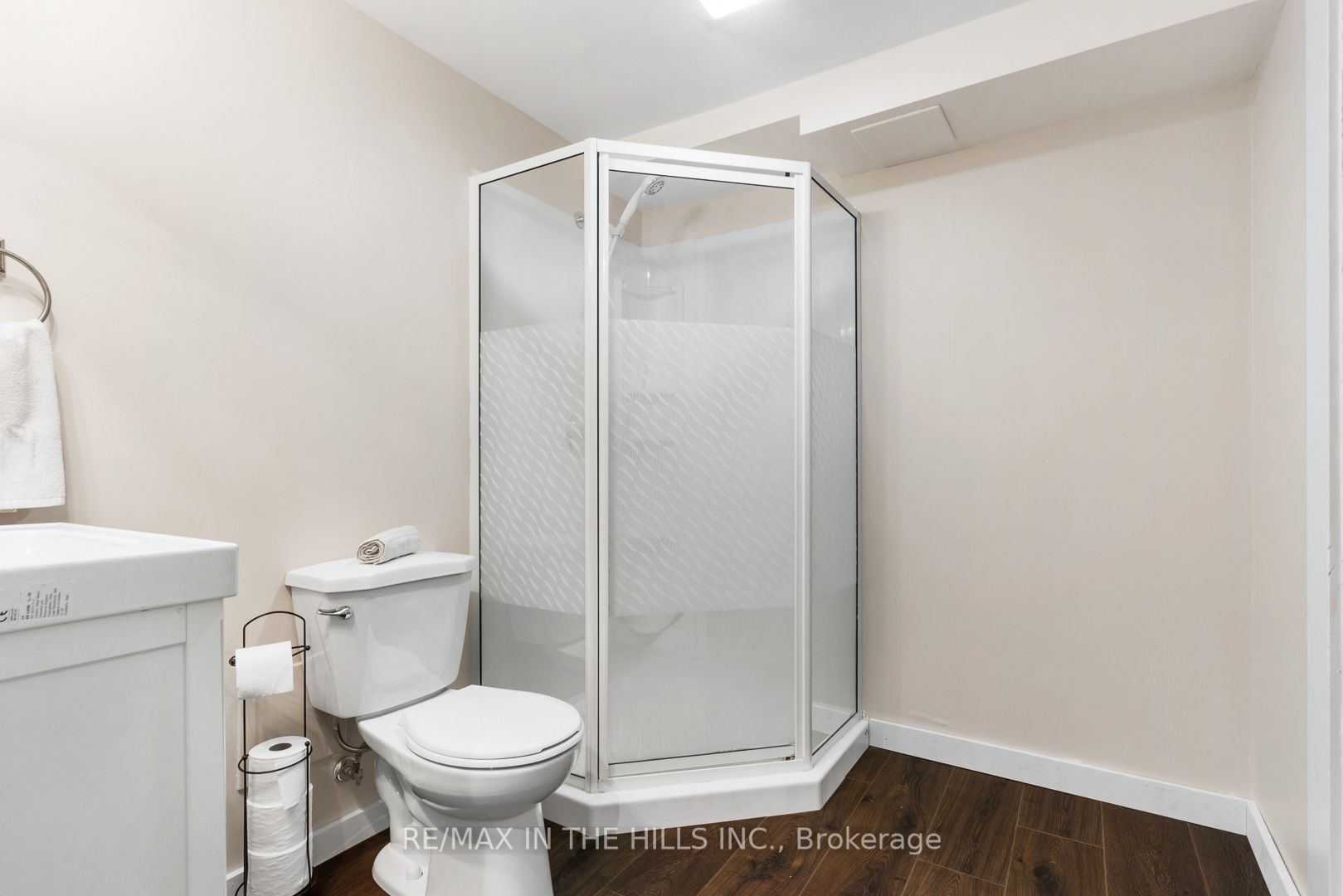 90 Lawrence Ave 19 Property Photo 24