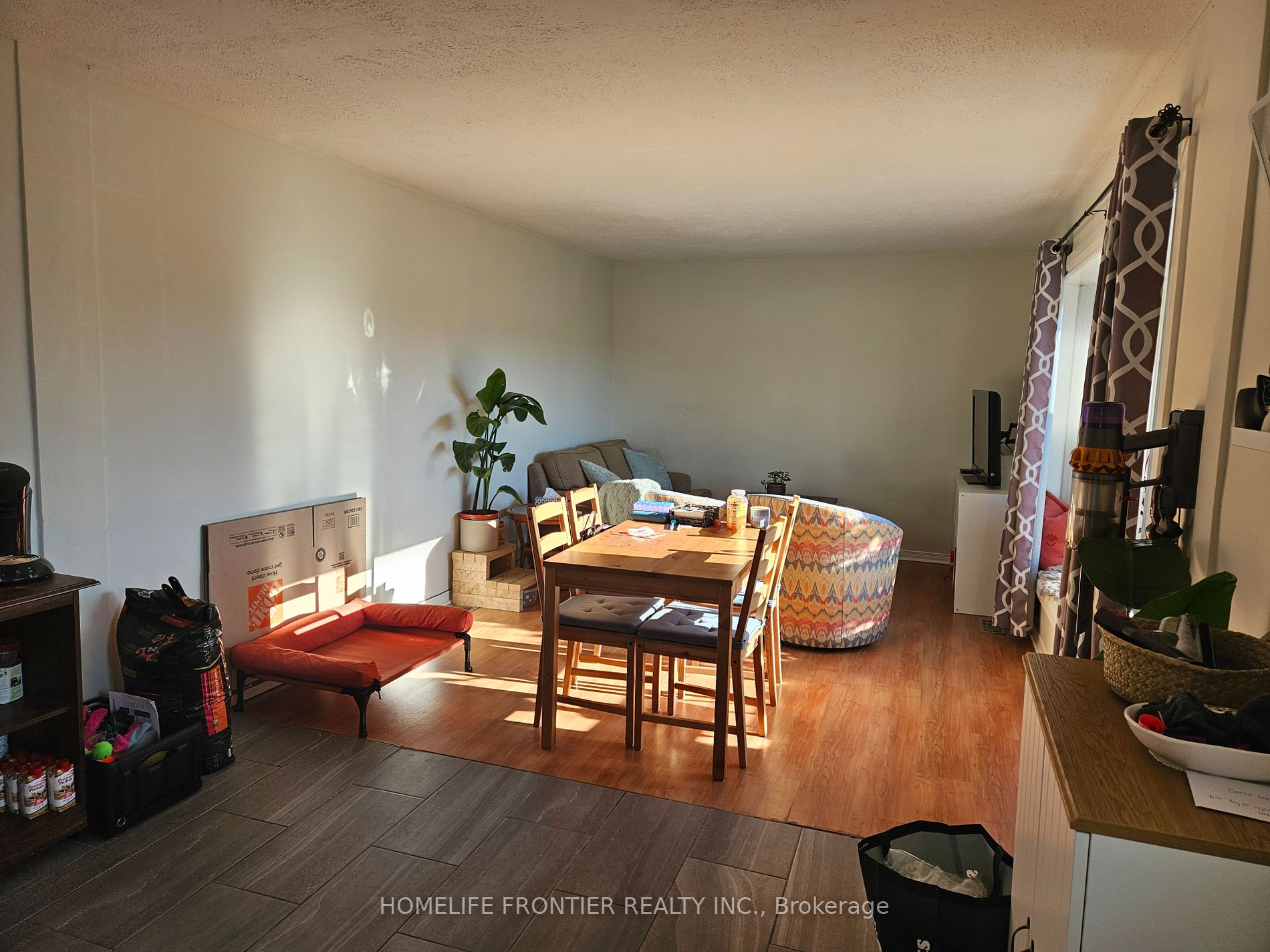 176 Martha Cres Property Photo