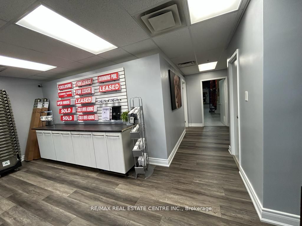 2465 Cawthra Rd Property Photo 6