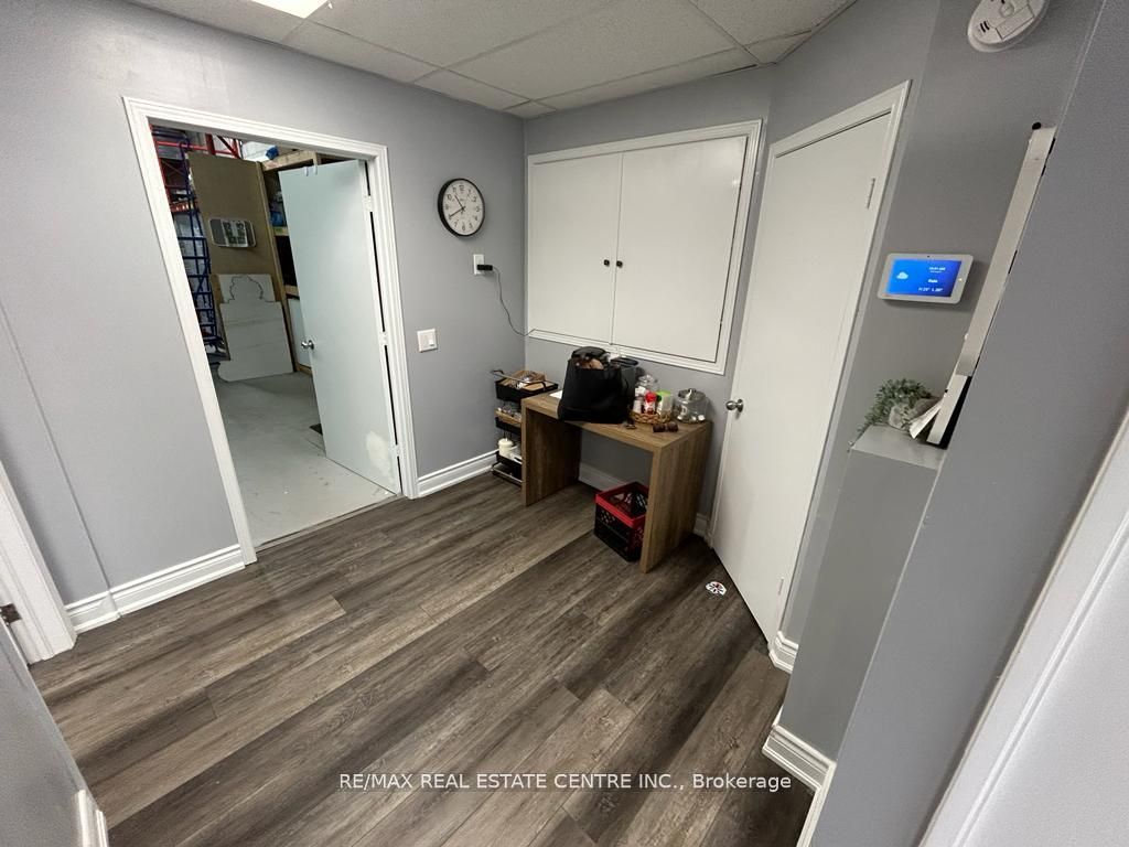 2465 Cawthra Rd Property Photo 8