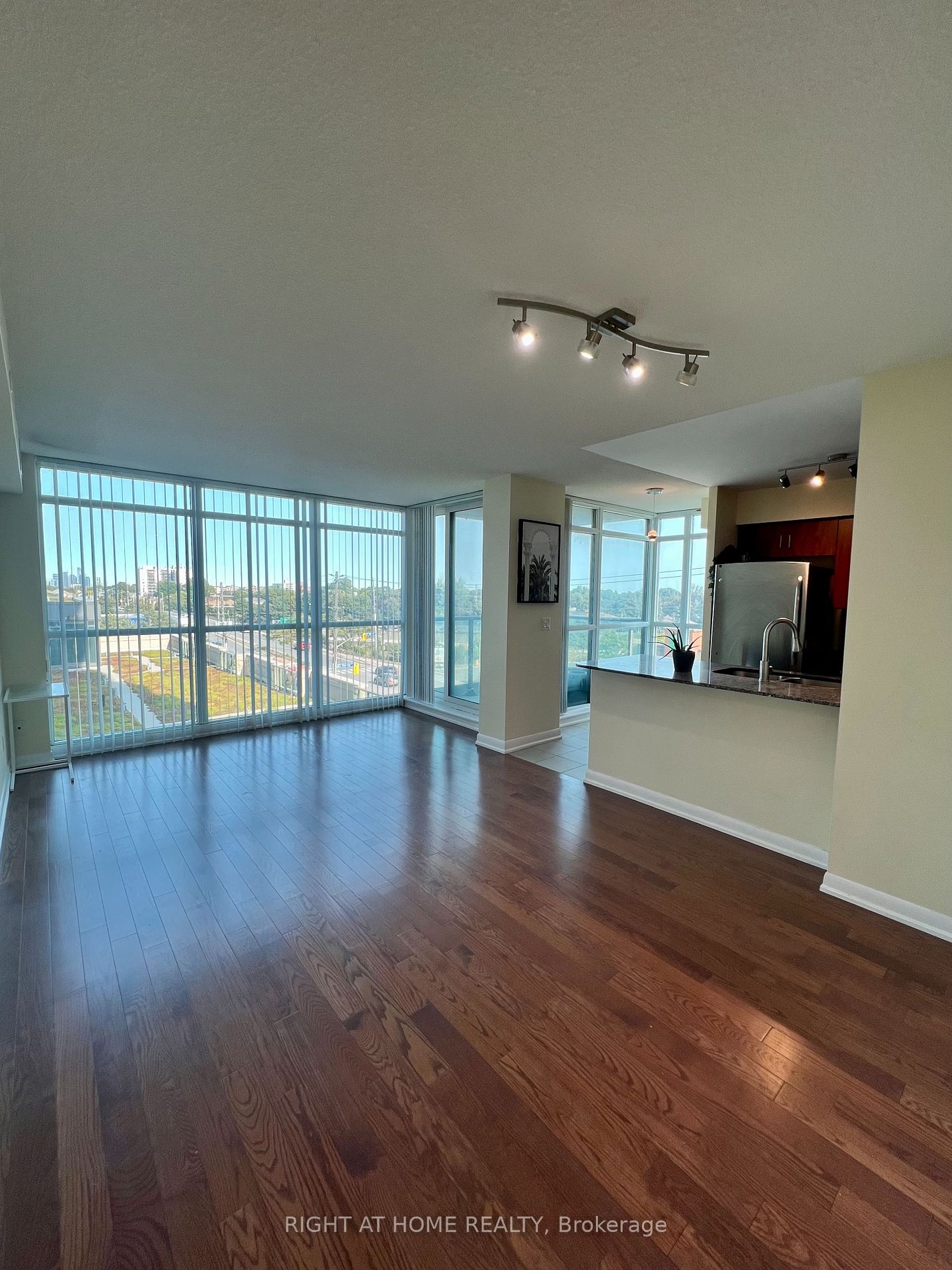 215 Sherway Gardens Rd 502 Property Photo 4