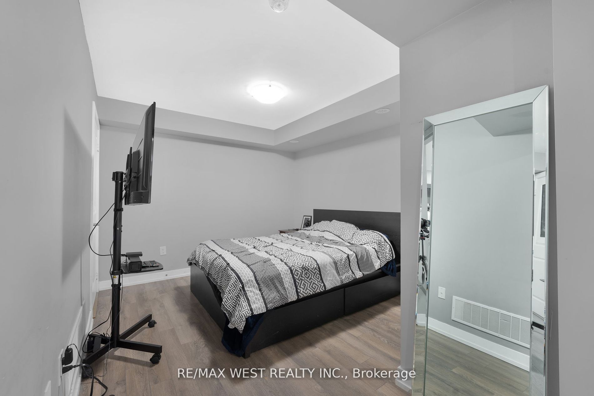 2315 Sheppard Ave W 13 Property Photo 8