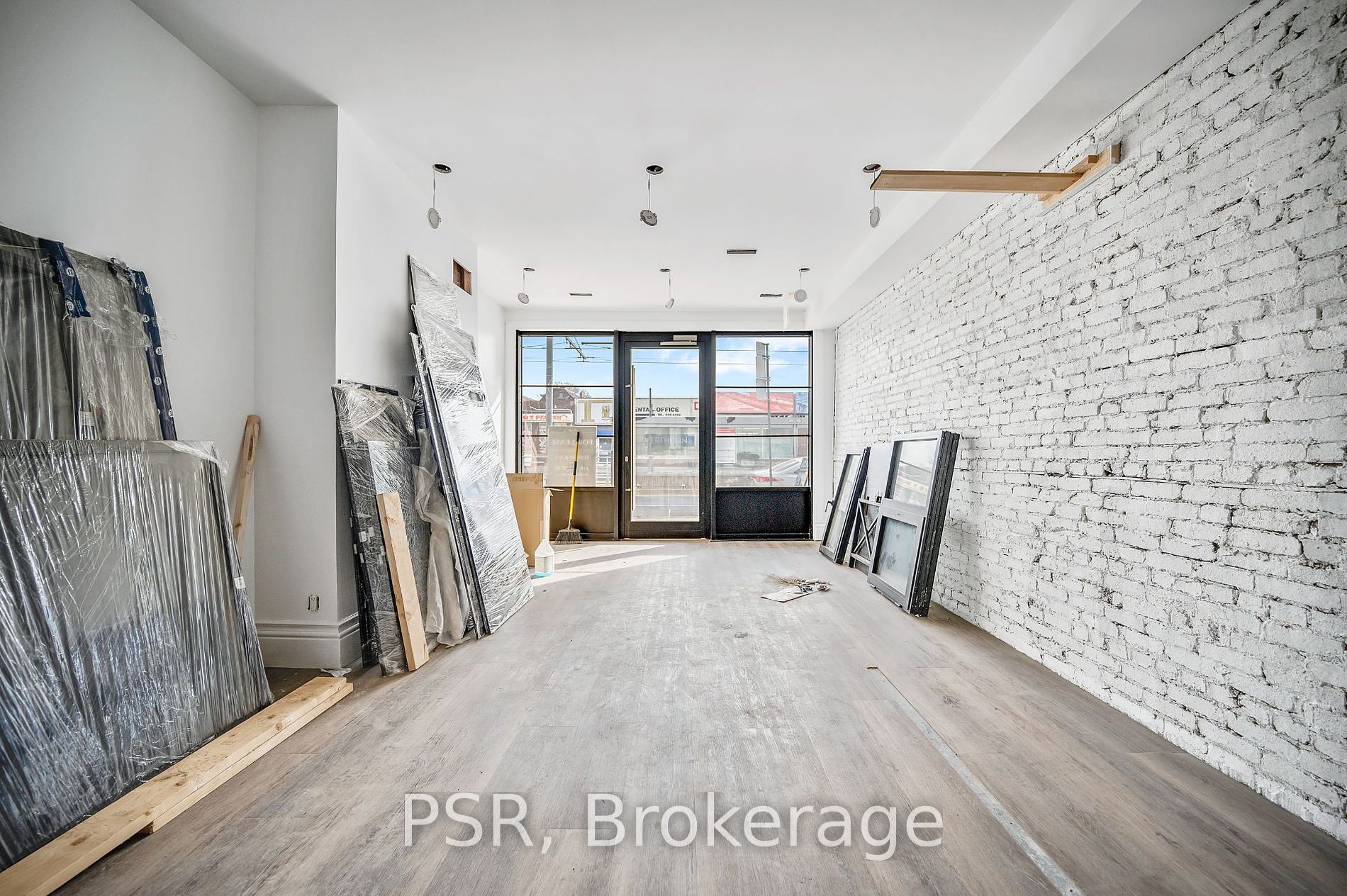 1742 St. Clair Ave W Property Photo 3