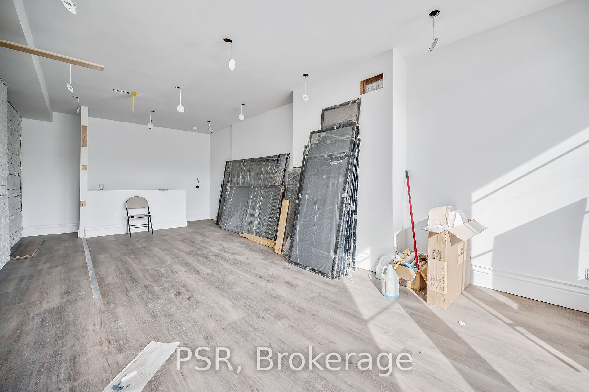 1742 St. Clair Ave W Property Photo 4