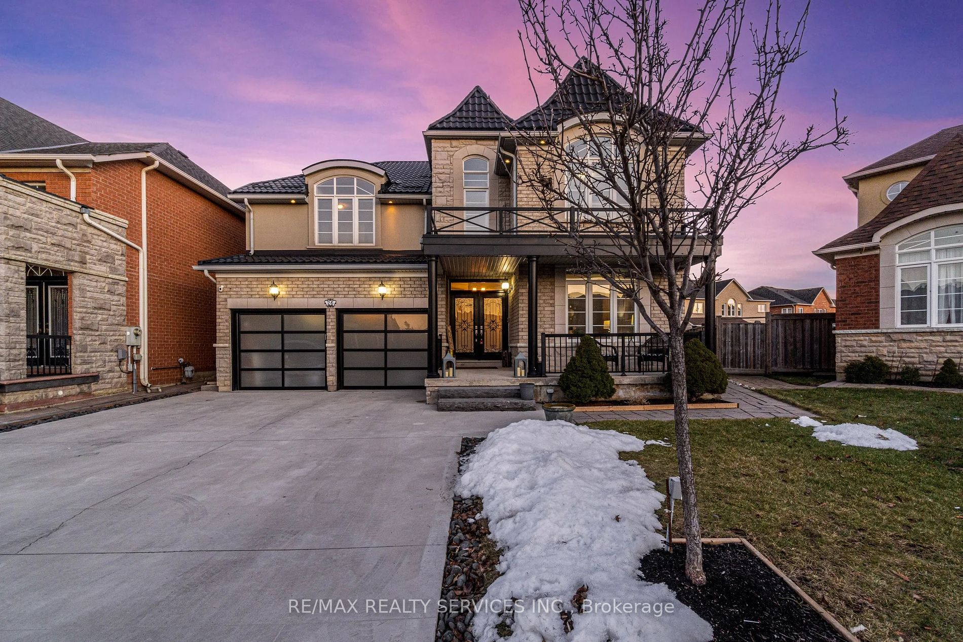 26 Regis Circ Property Photo