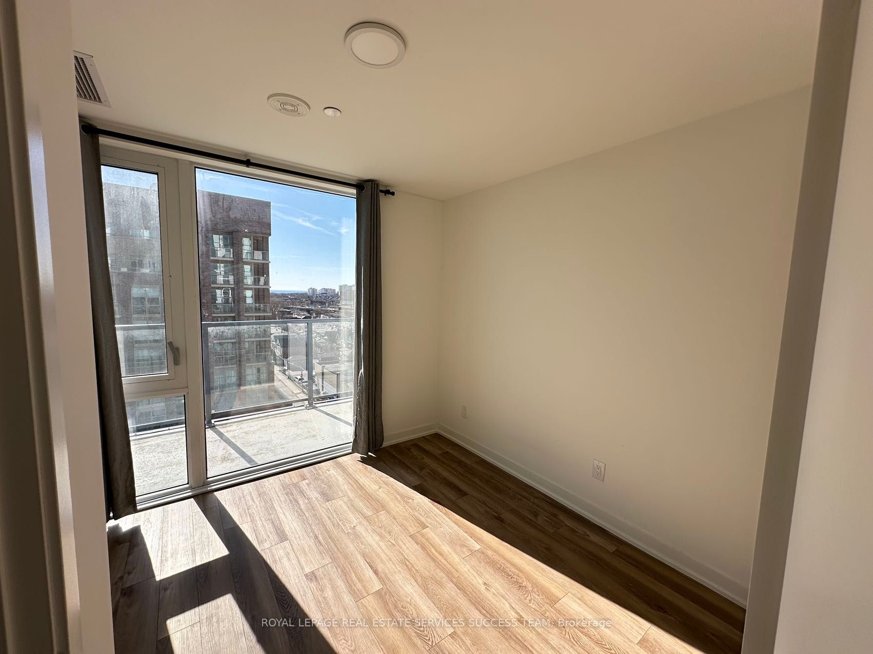 1808 St Clair Ave W 08 Property Photo 6