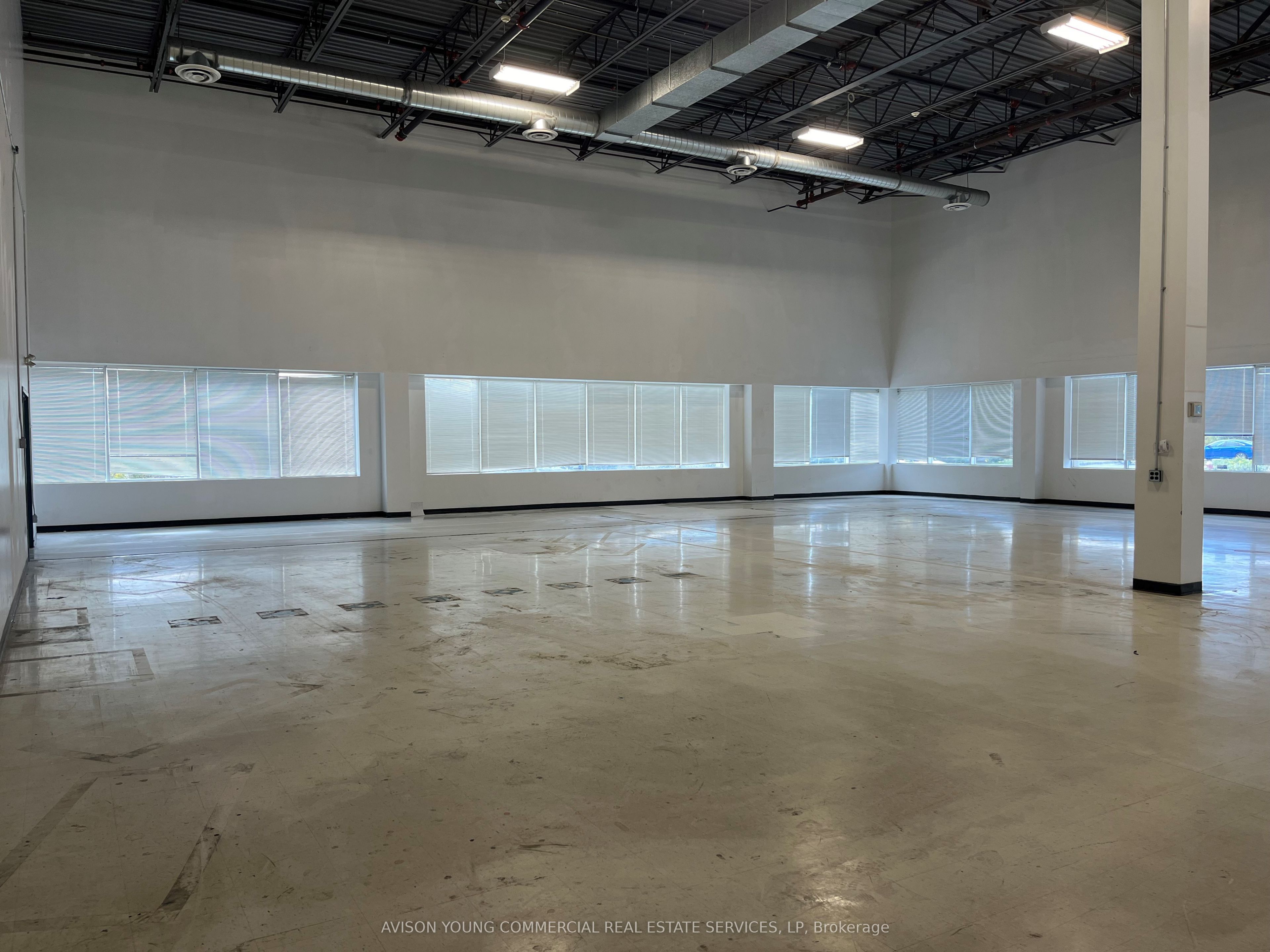 #4 - 3550 Laird Road Property Photo 6