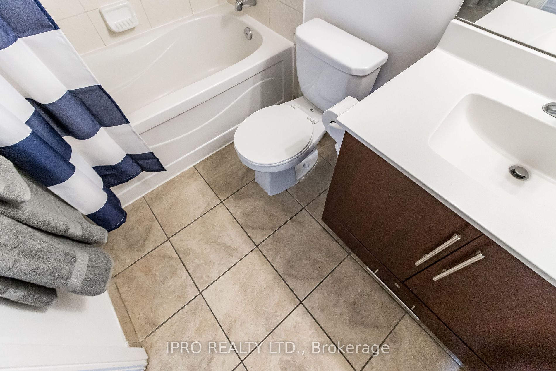330 Burnhamthorpe Rd 01 Property Photo 28