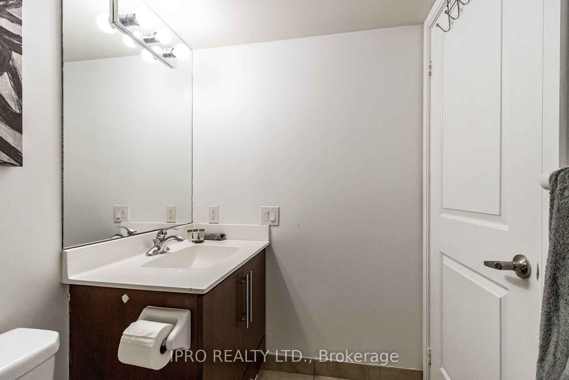 330 Burnhamthorpe Rd 01 Property Photo 29