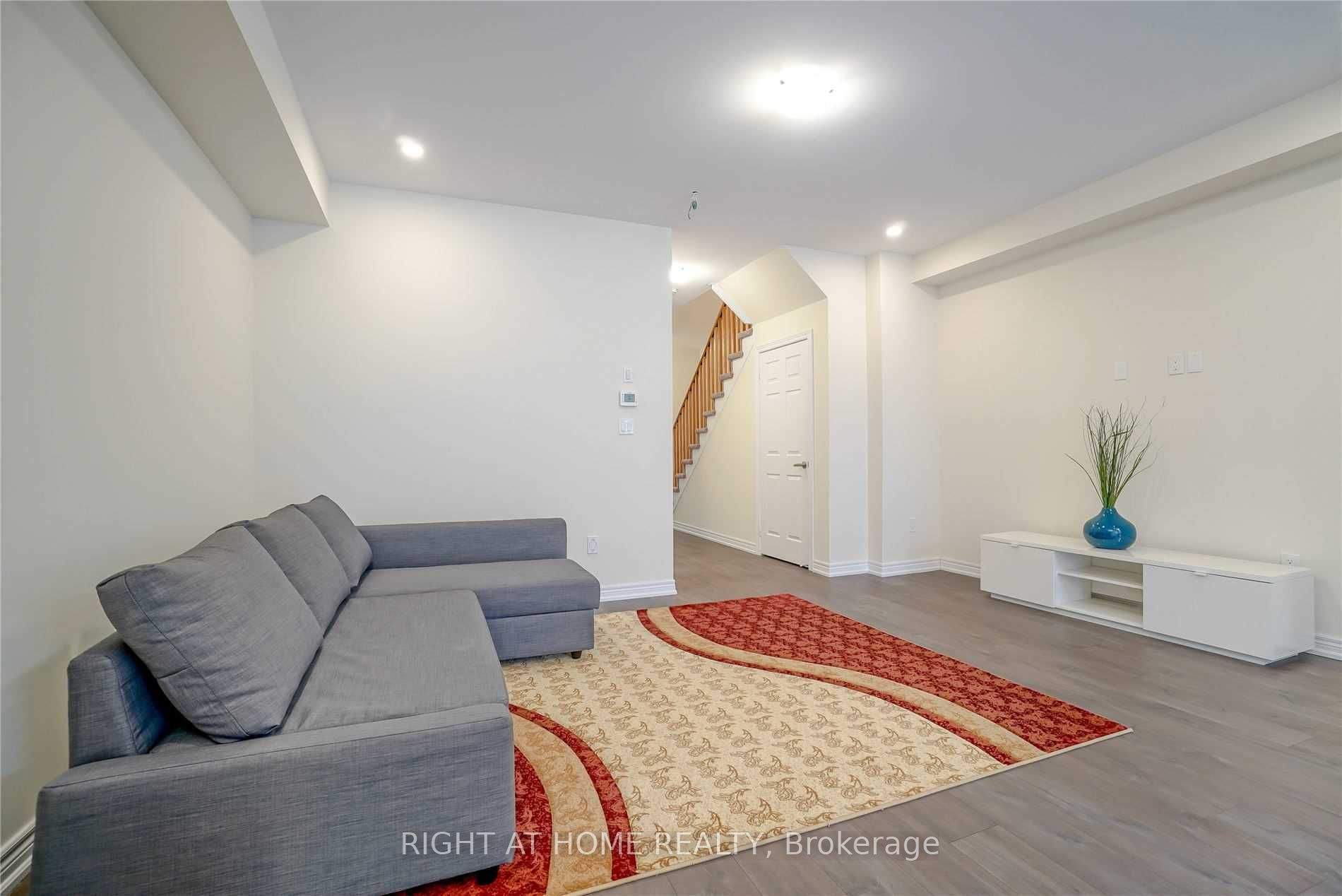 71 Doris Pawley Cres Property Photo 8