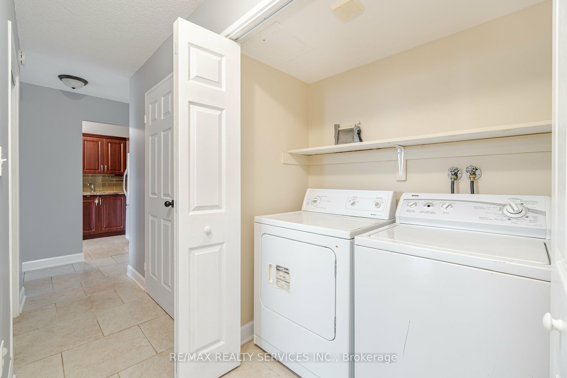 2665 Windwood Dr 6 Property Photo 20