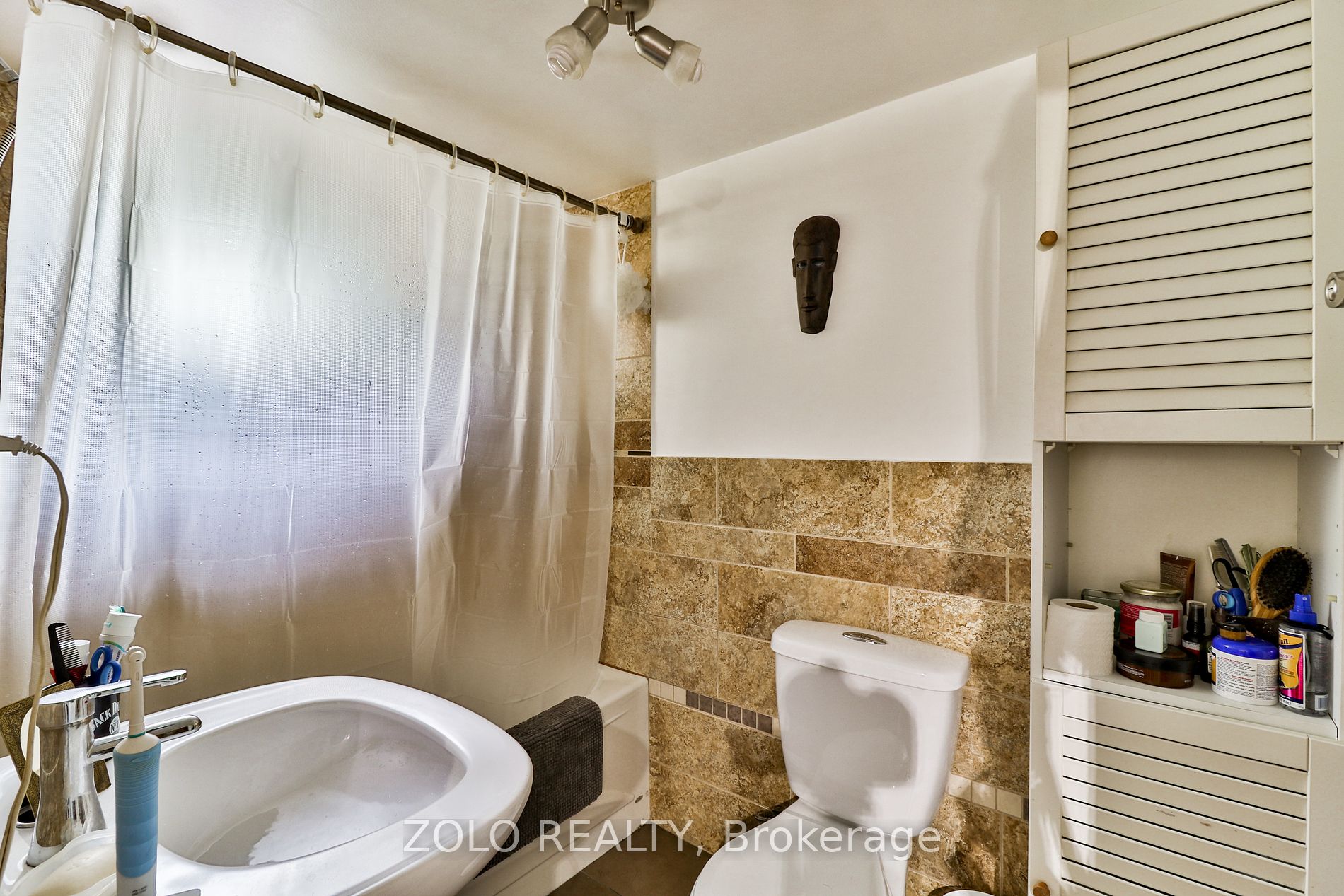 2575 Dundas St W Property Photo 2