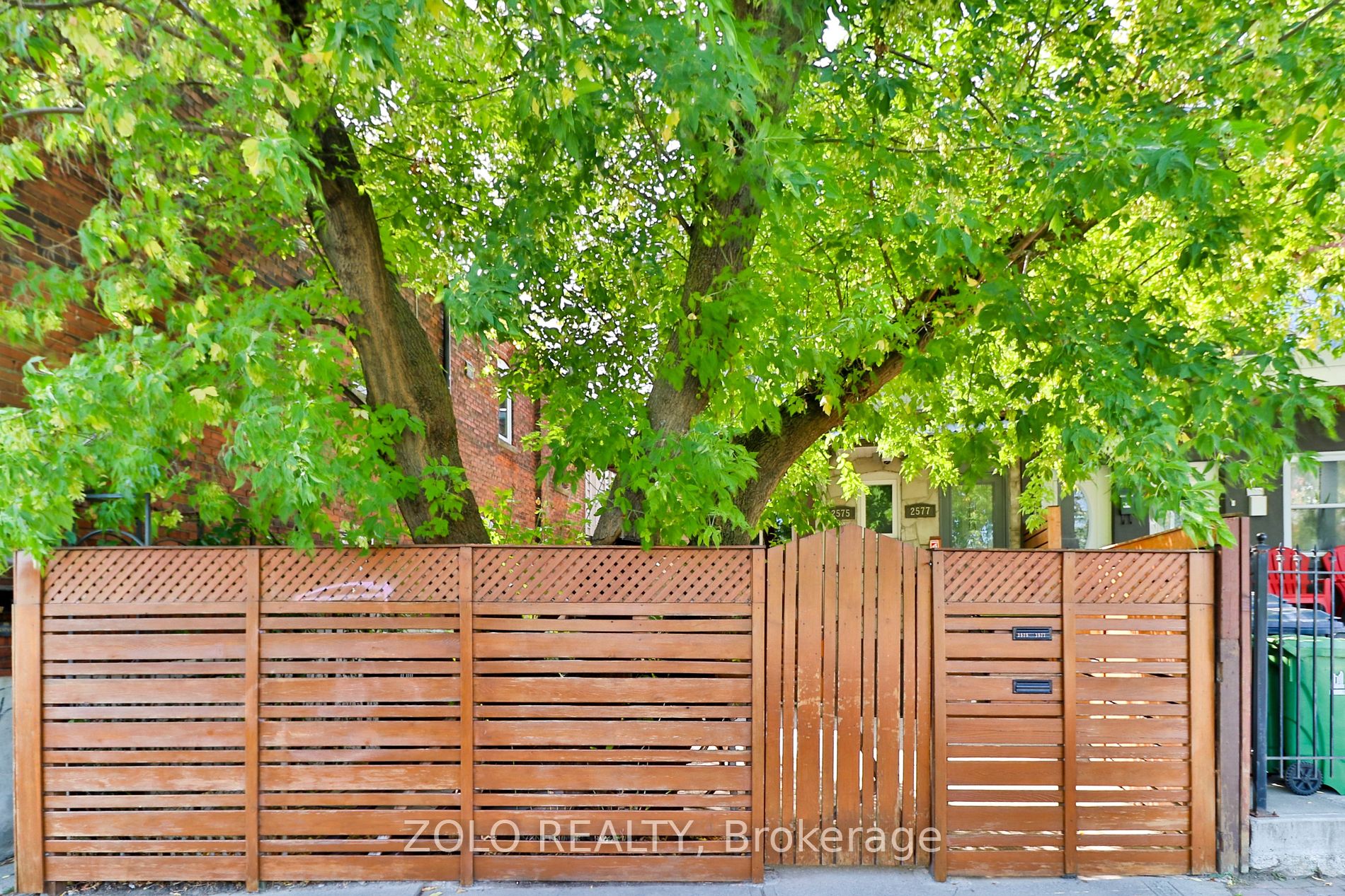 2575 Dundas St W Property Photo 6