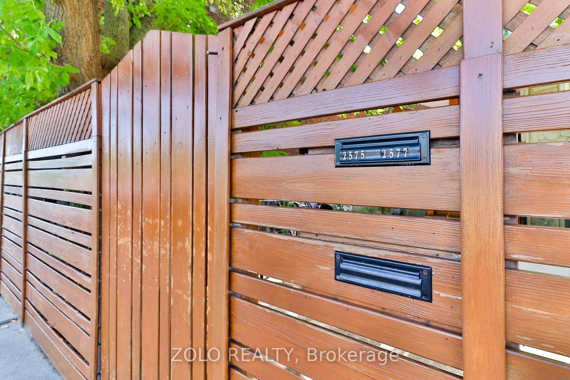 2575 Dundas St W Property Photo 7