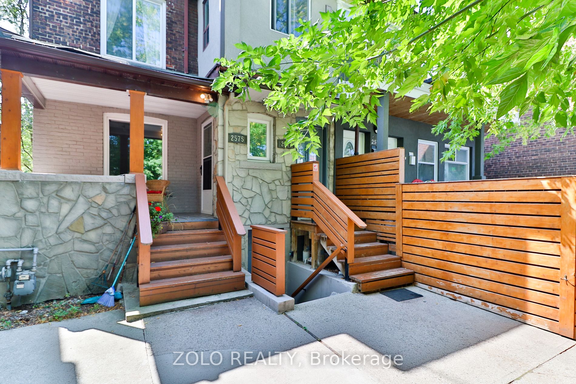 2575 Dundas St W Property Photo 12