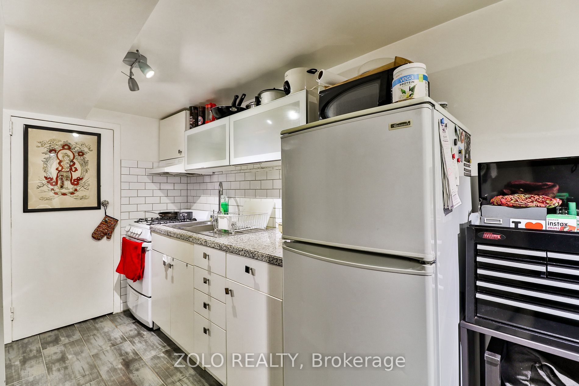 2575 Dundas St W Property Photo 18