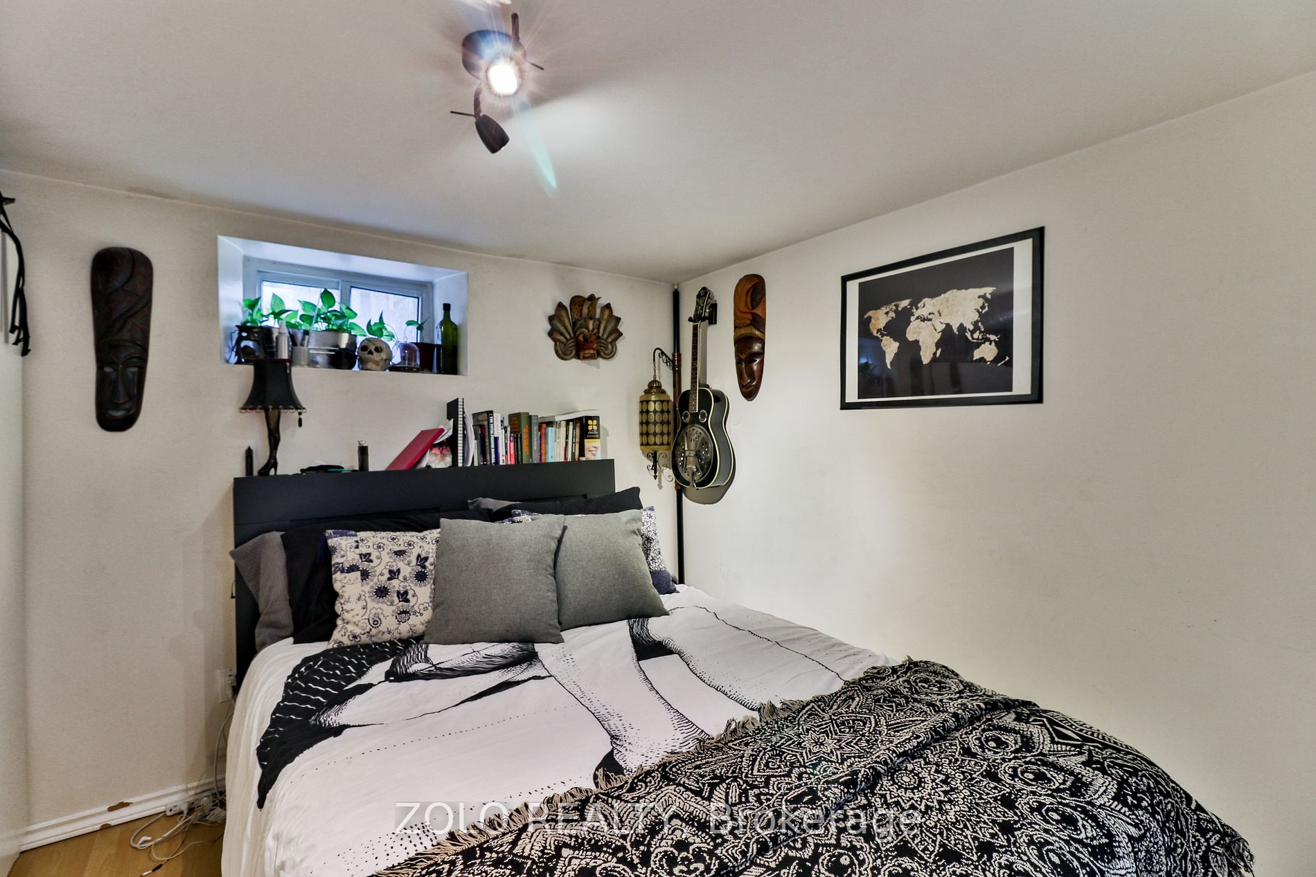 2575 Dundas St W Property Photo 19
