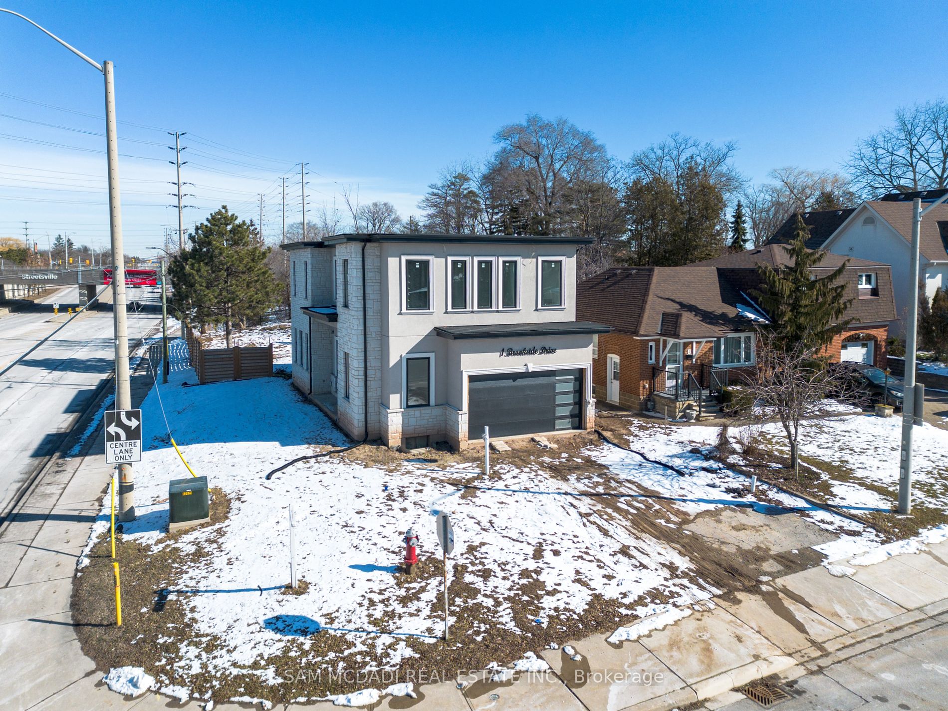 1 Brookside Dr E Property Photo 4