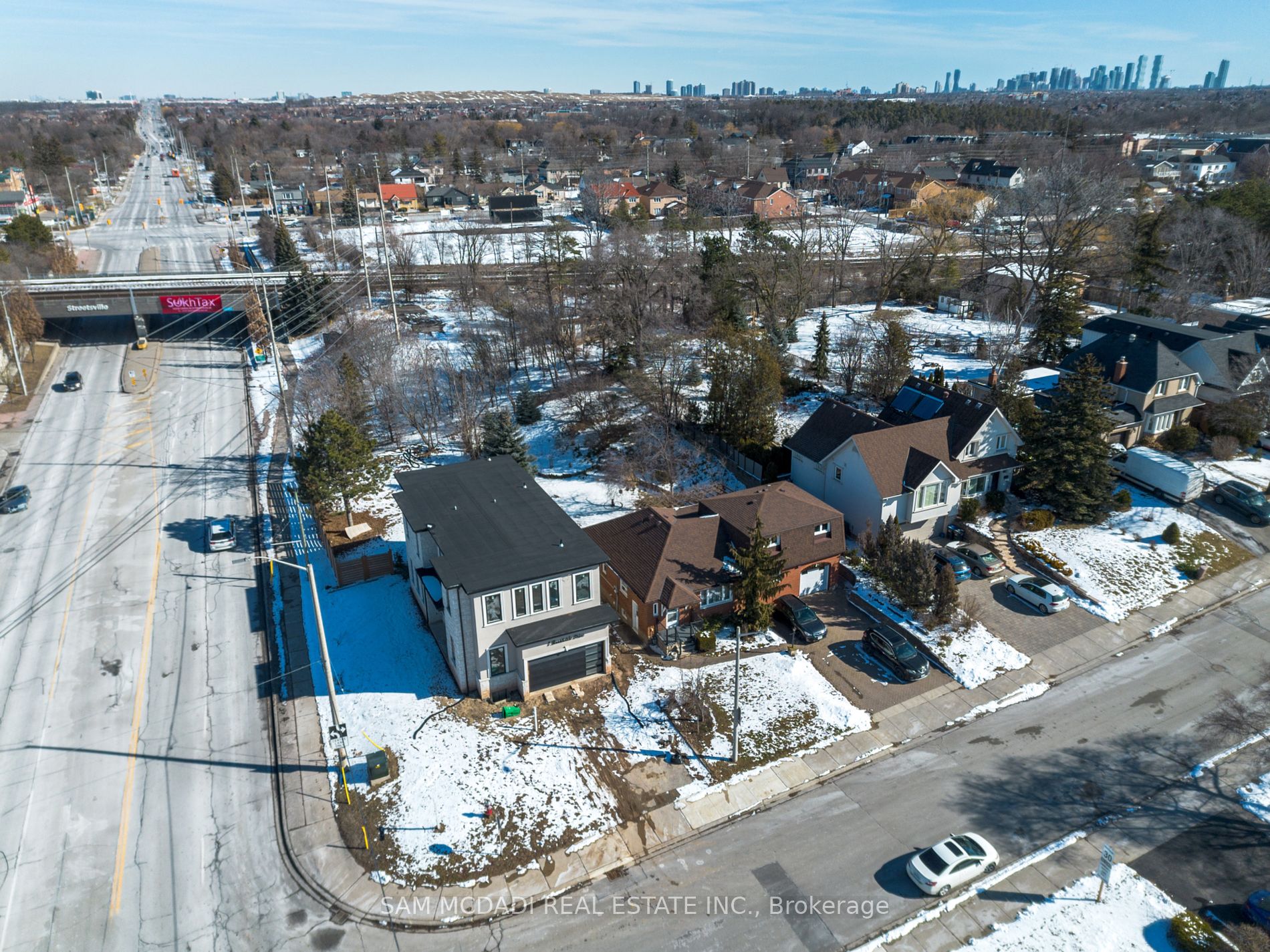 1 Brookside Dr E Property Photo 11