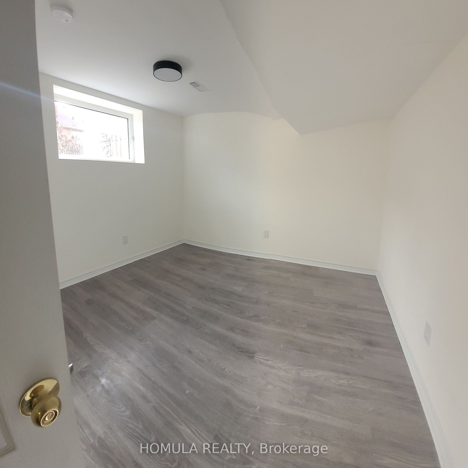 114 Walker Rd W Property Photo 5