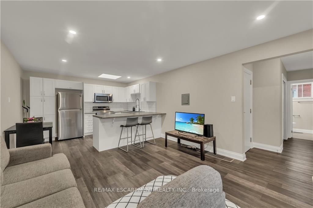 284 Kerr St Property Photo 6