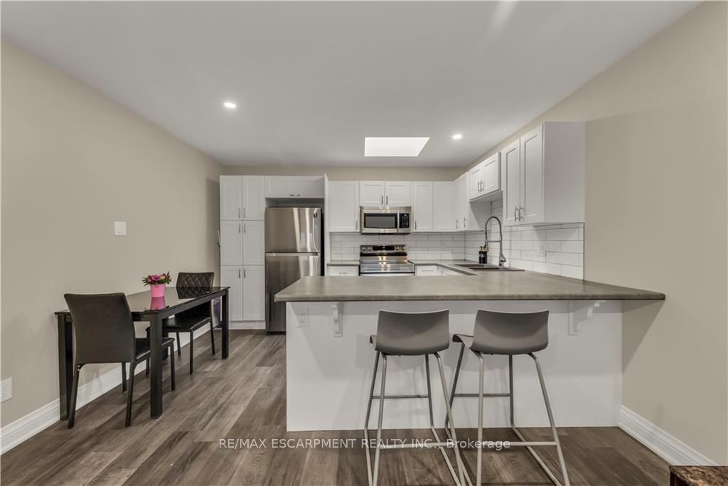 284 Kerr St Property Photo 9