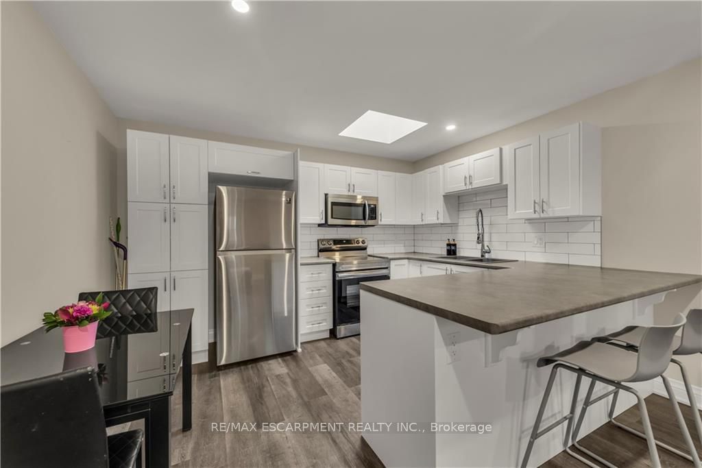 284 Kerr St Property Photo 10