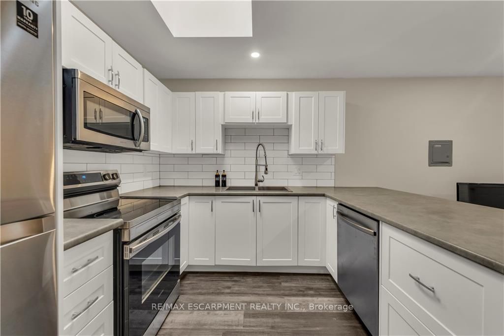 284 Kerr St Property Photo 11
