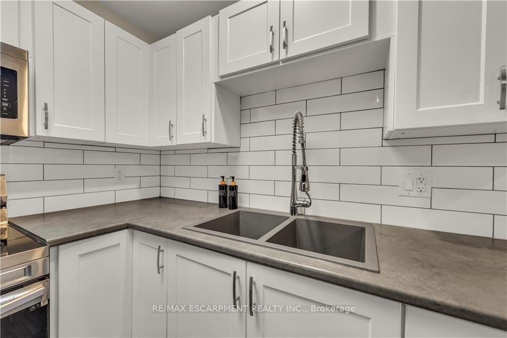 284 Kerr St Property Photo 12