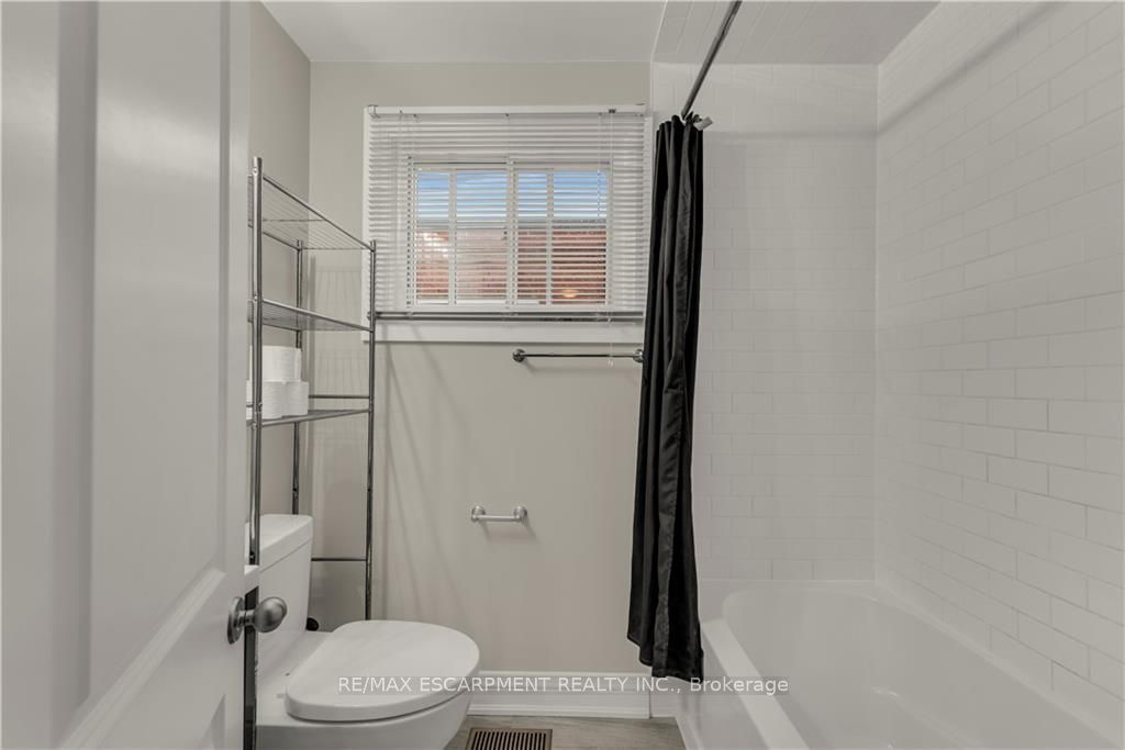 284 Kerr St Property Photo 15
