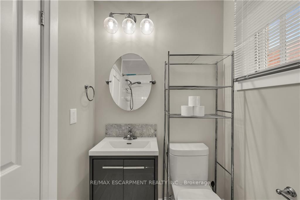 284 Kerr St Property Photo 16
