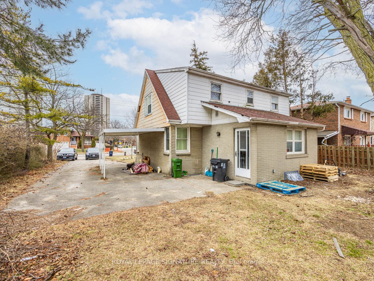 74 Kingsview Blvd Property Photo 2
