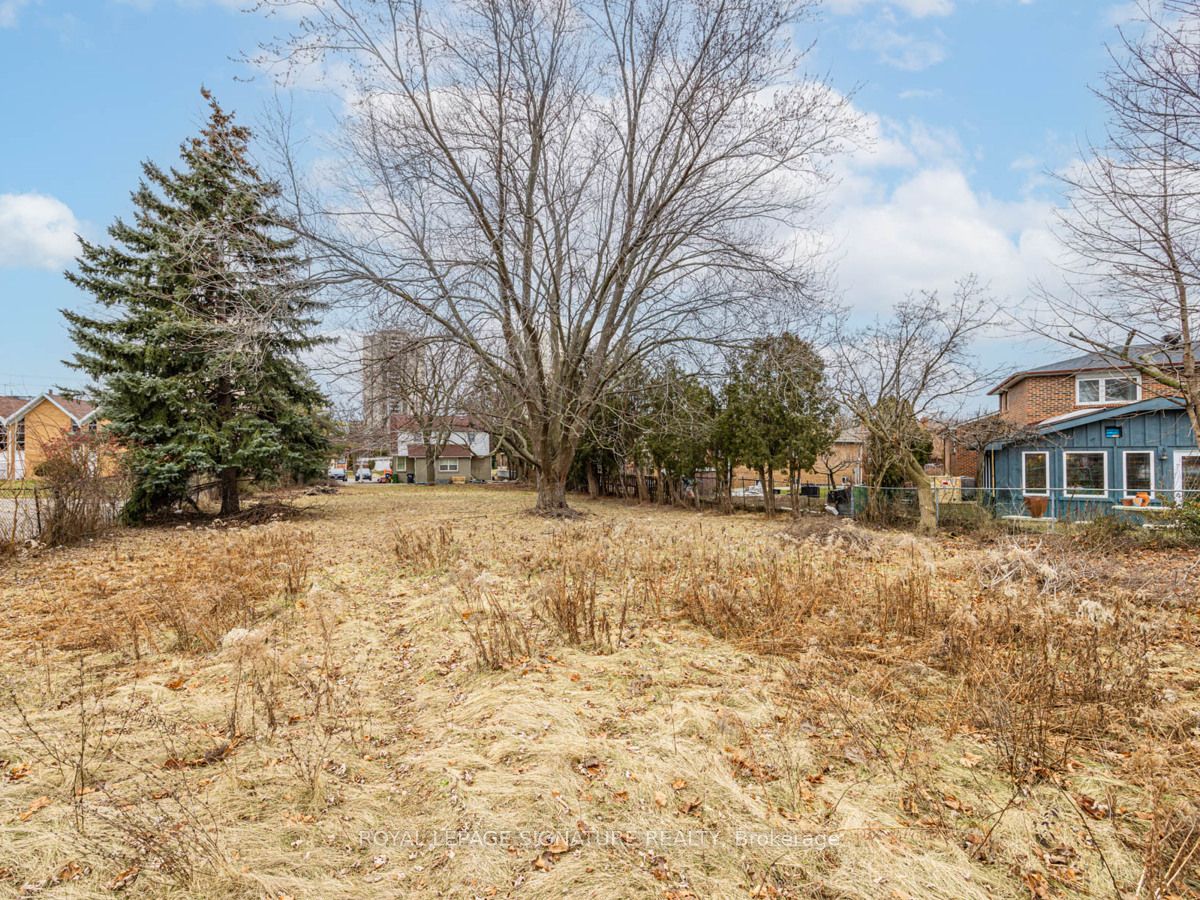 74 Kingsview Blvd Property Photo 4
