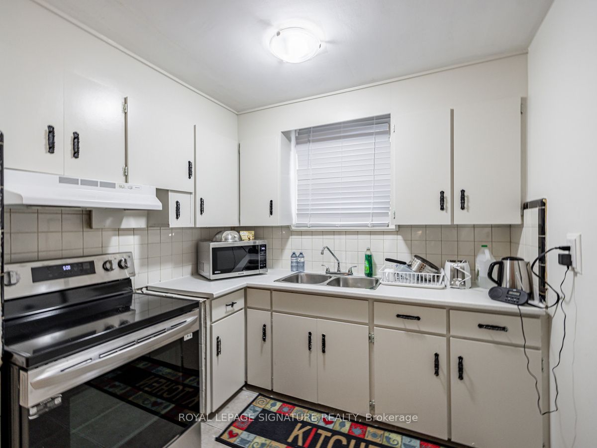 74 Kingsview Blvd Property Photo 11