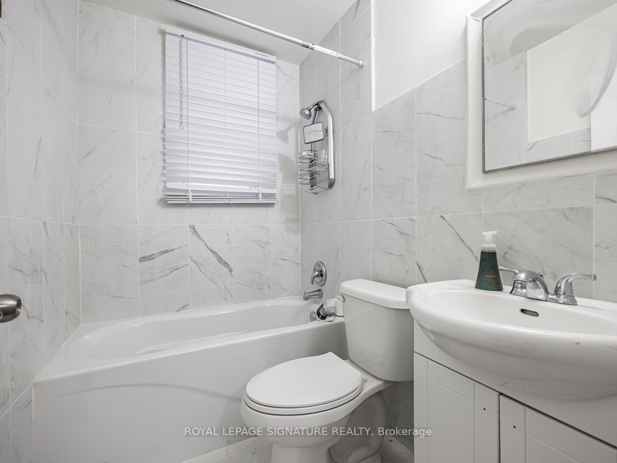 74 Kingsview Blvd Property Photo 12