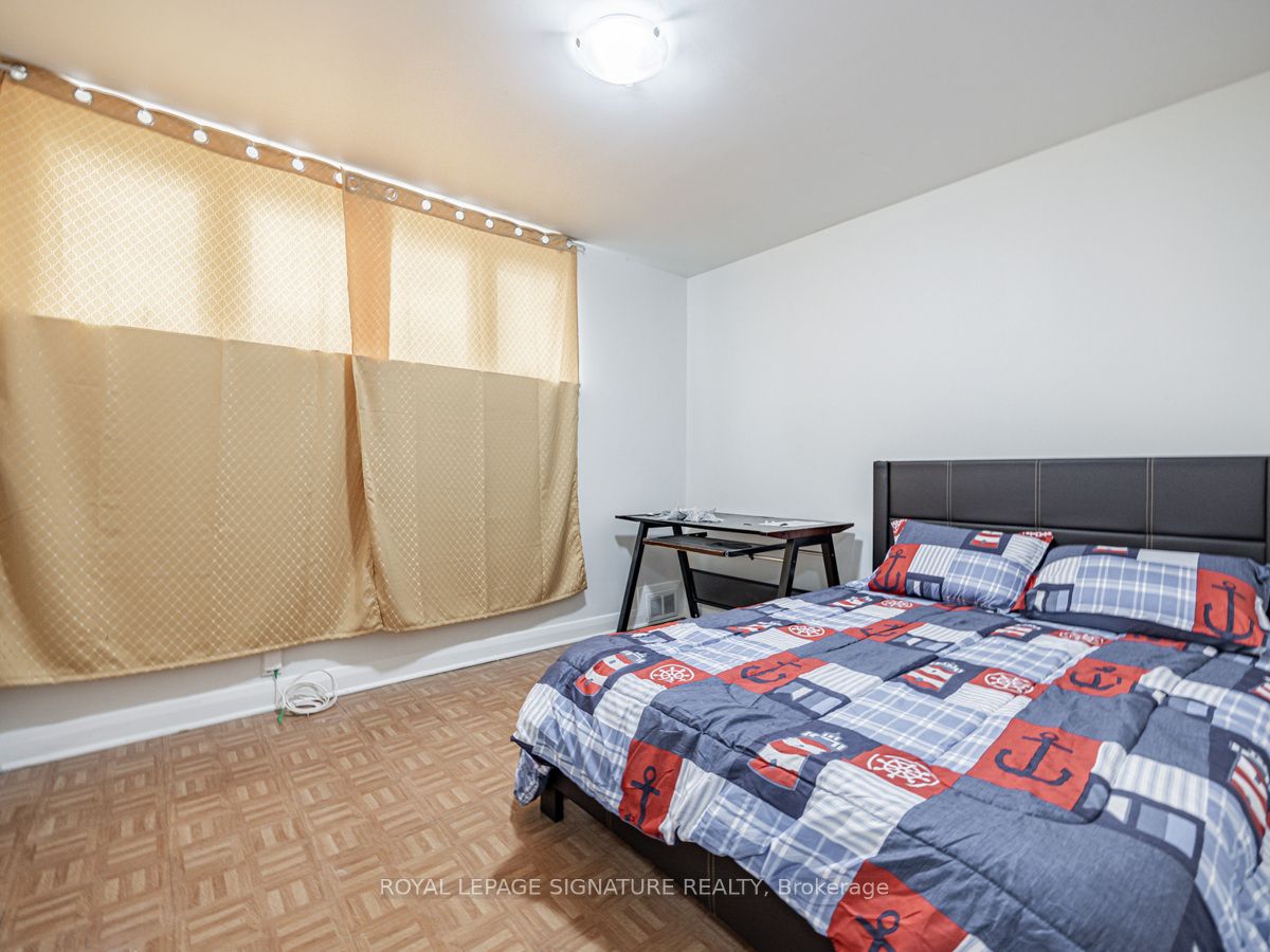 74 Kingsview Blvd Property Photo 13
