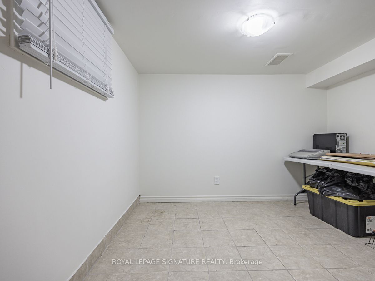 74 Kingsview Blvd Property Photo 15